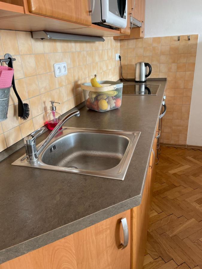 Cozy Apartment Near The City Center Hradec Králové Zewnętrze zdjęcie